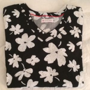 Scrub top - black with white floral